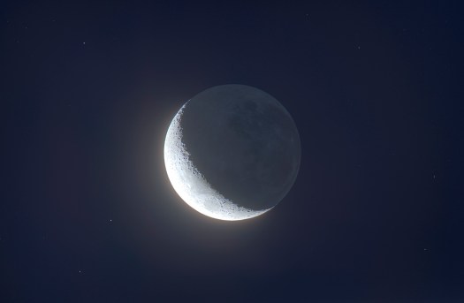 Earthshine on Australian Waning Crescent Moon (HDR)