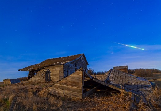 Bright Meteor over Old Farmstead (April 25, 2013)