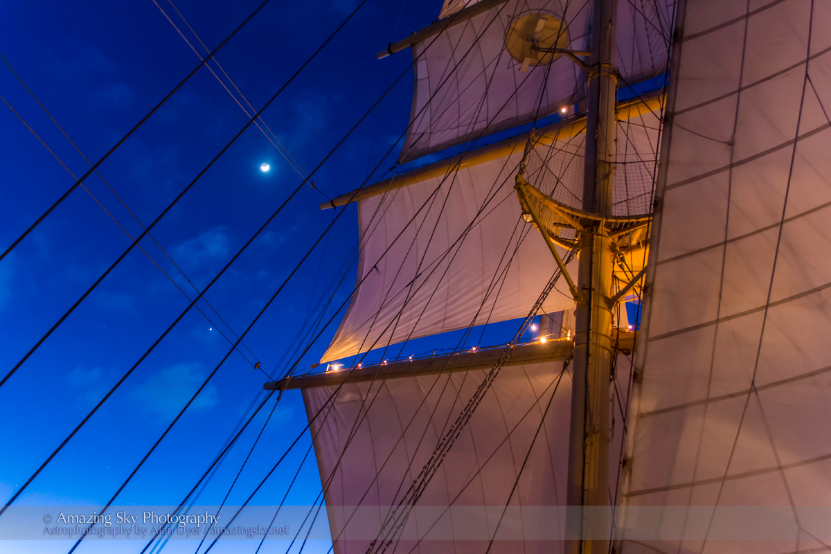 Moon & Venus Post Eclipse (Nov 7, 2013) #2