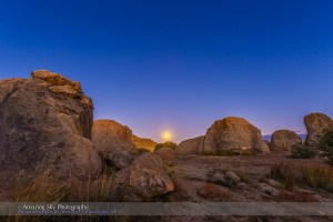 Moonrise at City of Rocks
