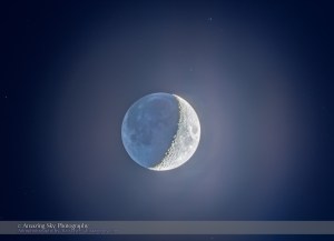 Crescent Moon with Earthshine (Dec 26, 2014)