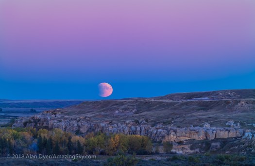 Eclipse Moonrise at Writing-on-Stone